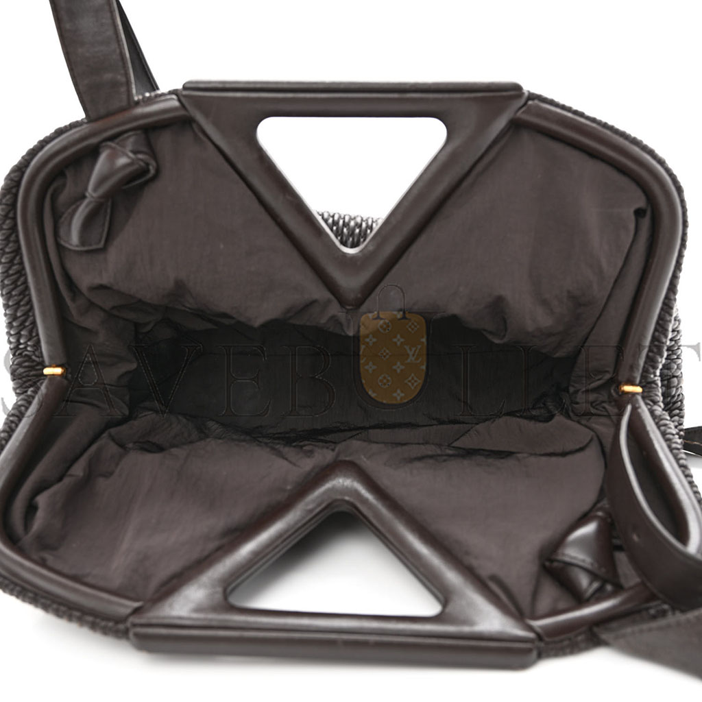 BOTTEGA VENETA LAMBSKIN KNIT MEDIUM THE POINT TRIANGLE BAG FONDANT (30*25*13cm) BOTTEGA VENETA LAMBSKIN KNIT MEDIUM THE POINT TRIANGLE BAG FONDANT (30*25*13cm)