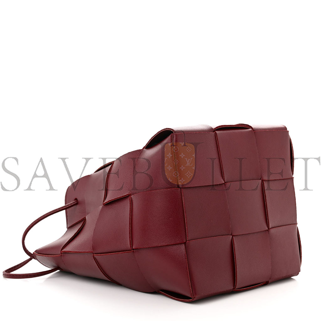 BOTTEGA VENETA NAPPA MAXI INTRECCIATO SMALL CASSETTE BUCKET BAG BORDEAUX (18*14*13cm) BOTTEGA VENETA NAPPA MAXI INTRECCIATO SMALL CASSETTE BUCKET BAG BORDEAUX (18*14*13cm)