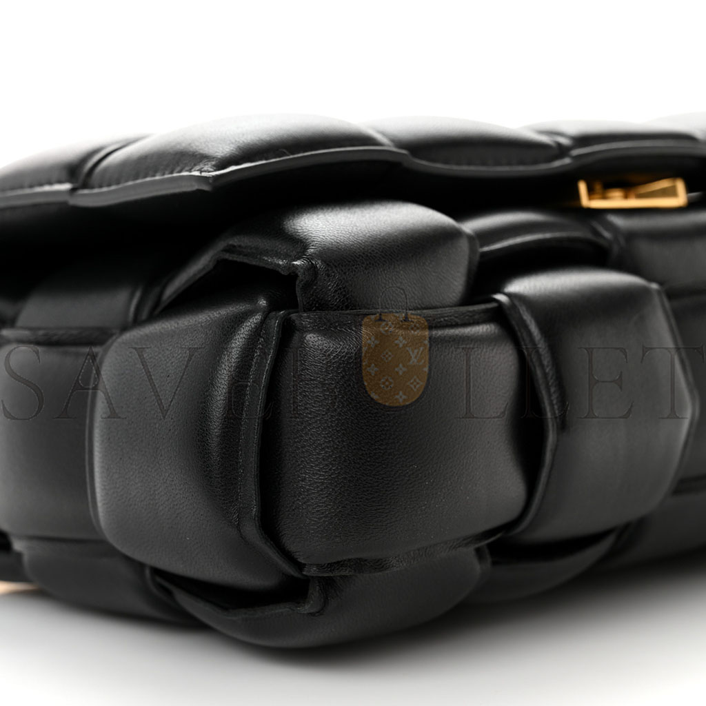 BOTTEGA VENETA LAMBSKIN MAXI INTRECCIO PADDED CHAIN CASSETTE CROSSBODY BAG BLACK (25*17*8cm) BOTTEGA VENETA LAMBSKIN MAXI INTRECCIO PADDED CHAIN CASSETTE CROSSBODY BAG BLACK (25*17*8cm)