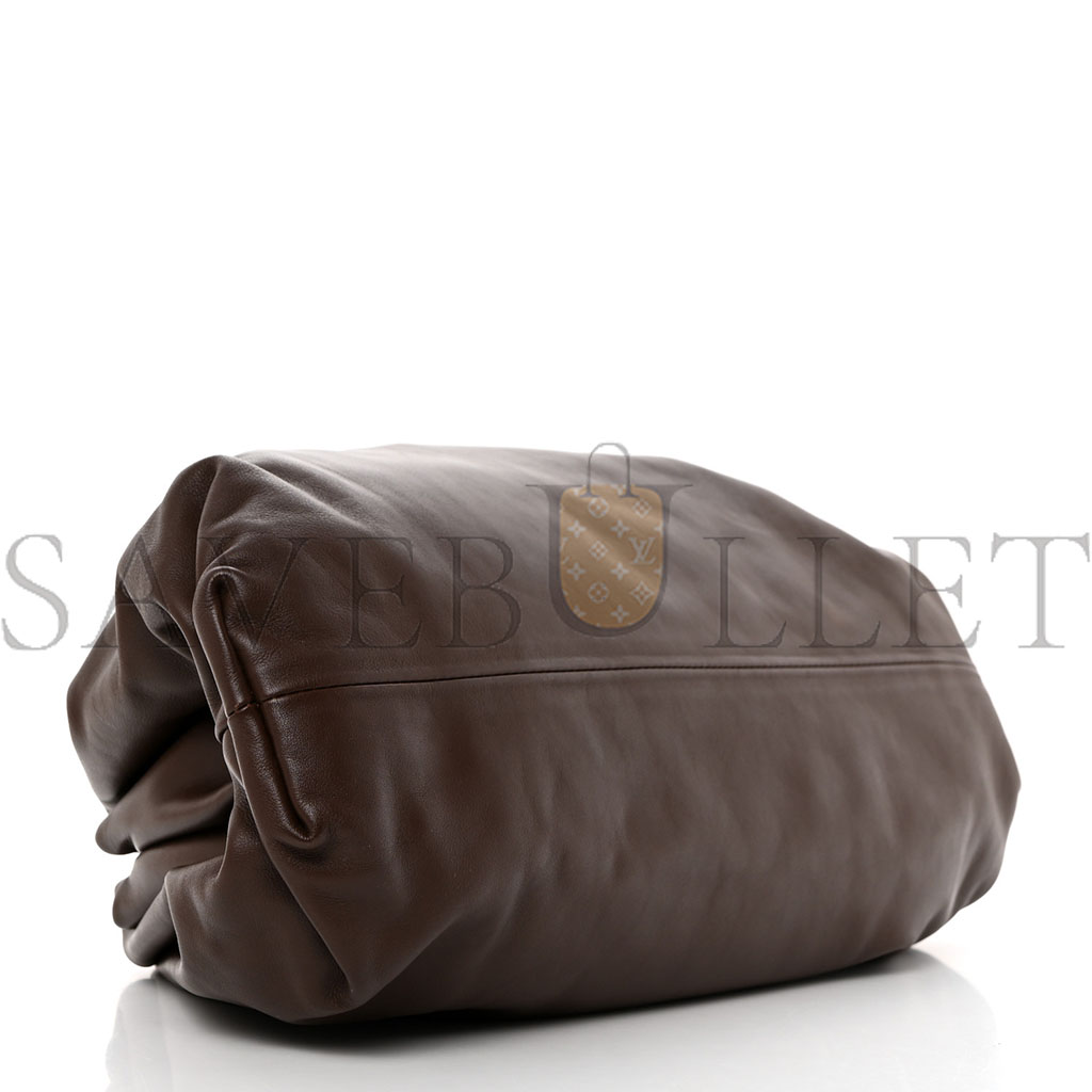 BOTTEGA VENETA SMOOTH BUTTER CALF THE POUCH OVERSIZED CLUTCH BROWNIE (38*19*8cm) BOTTEGA VENETA SMOOTH BUTTER CALF THE POUCH OVERSIZED CLUTCH BROWNIE (38*19*8cm)