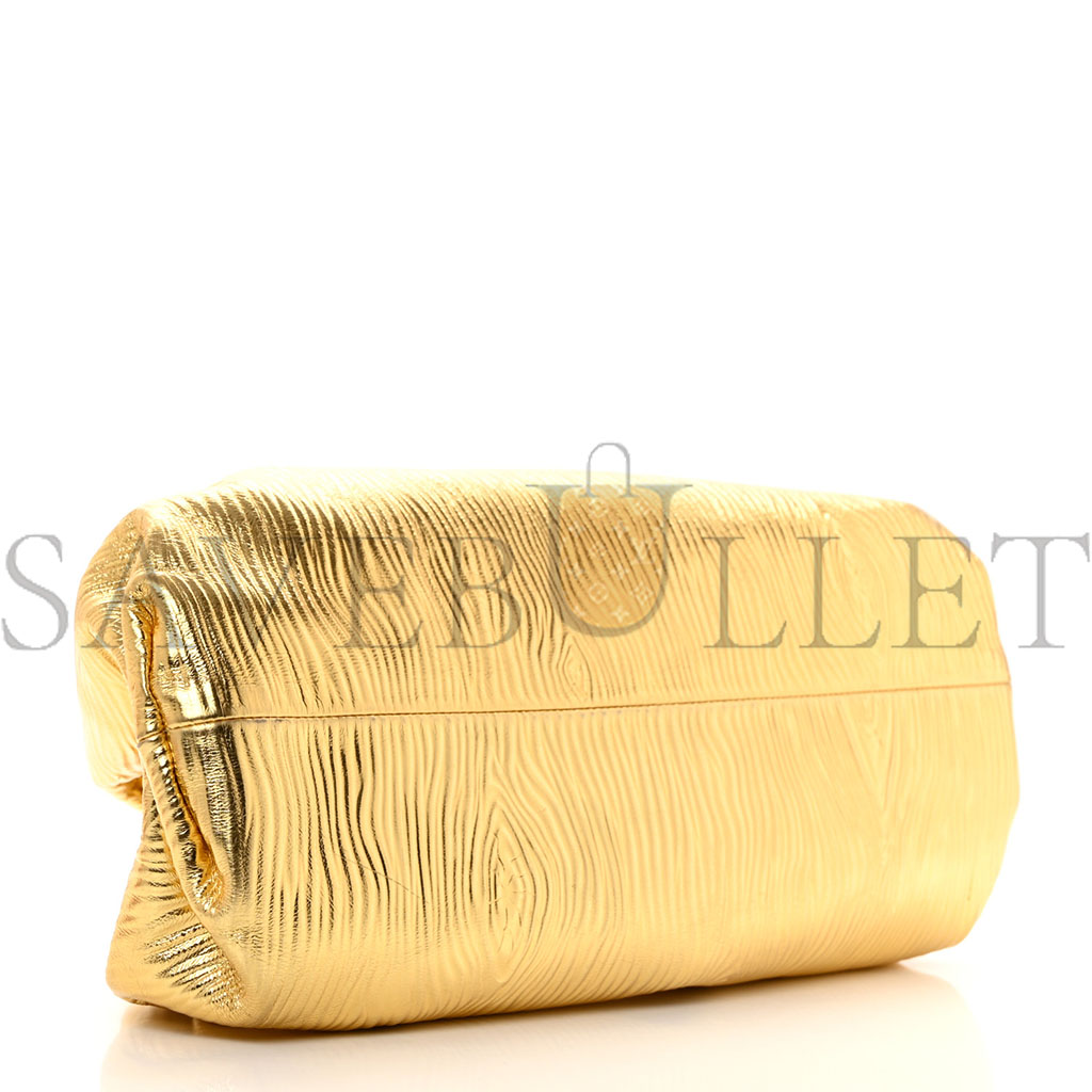 BOTTEGA VENETA METALLIC BARK CALFSKIN EMBOSSED THE POUCH OVERSIZED CLUTCH ORO (39*17*9cm) BOTTEGA VENETA METALLIC BARK CALFSKIN EMBOSSED THE POUCH OVERSIZED CLUTCH ORO (39*17*9cm)