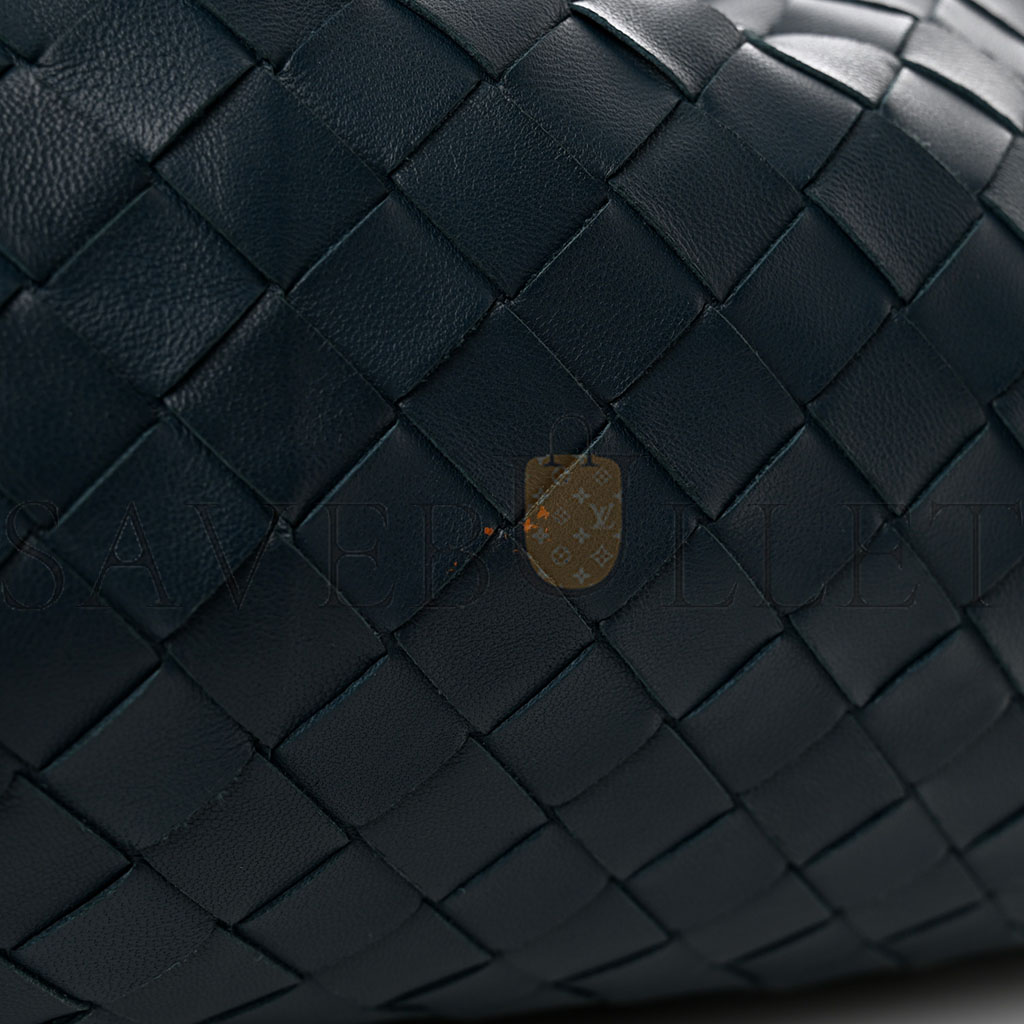 BOTTEGA VENETA NAPPA MAXI INTRECCIATO THE POUCH OVERSIZED CLUTCH DEEP BLUE 1313552 (37*22*8) BOTTEGA VENETA NAPPA MAXI INTRECCIATO THE POUCH OVERSIZED CLUTCH DEEP BLUE 1313552 (37*22*8)