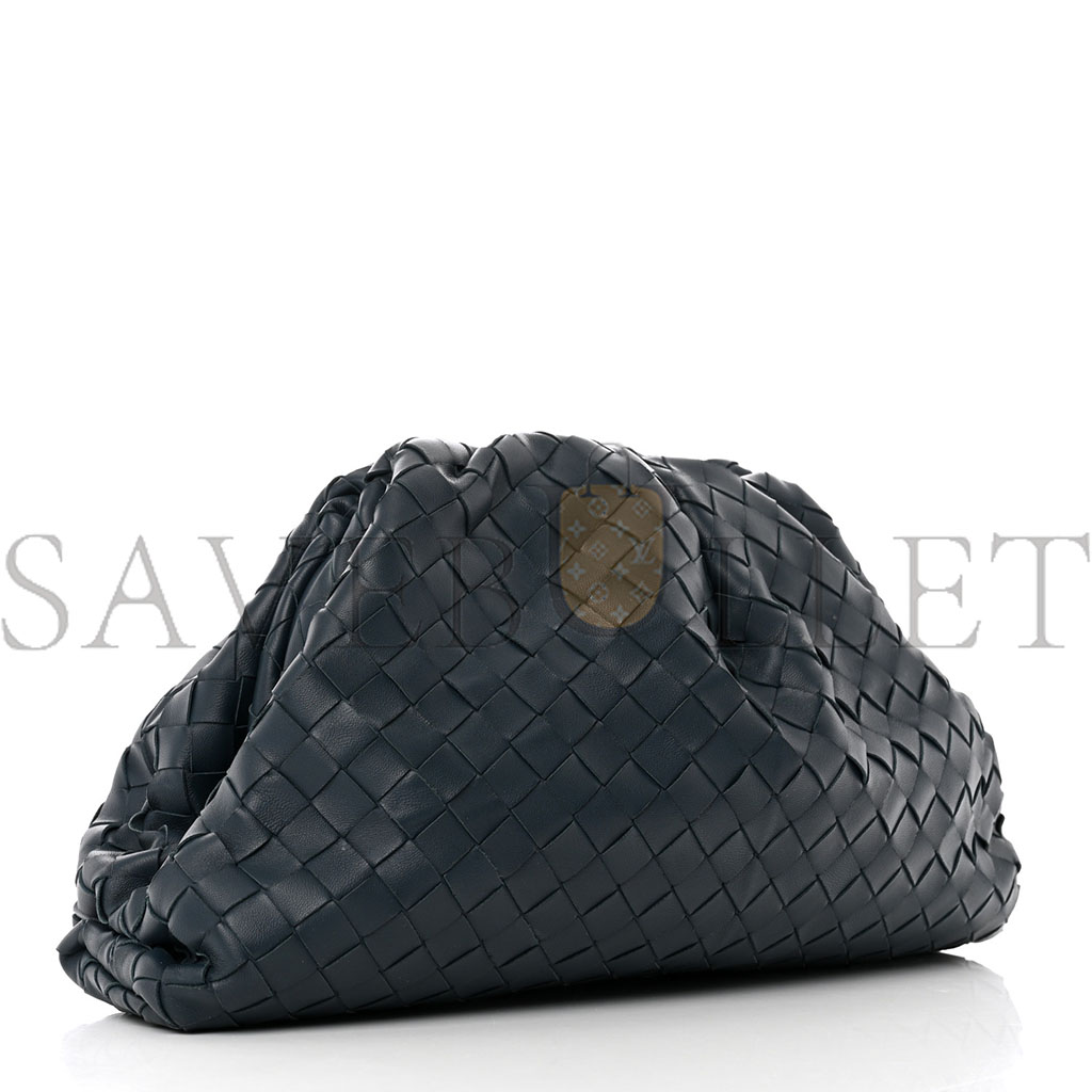 BOTTEGA VENETA NAPPA MAXI INTRECCIATO THE POUCH OVERSIZED CLUTCH DEEP BLUE 1313552 (37*22*8) BOTTEGA VENETA NAPPA MAXI INTRECCIATO THE POUCH OVERSIZED CLUTCH DEEP BLUE 1313552 (37*22*8)