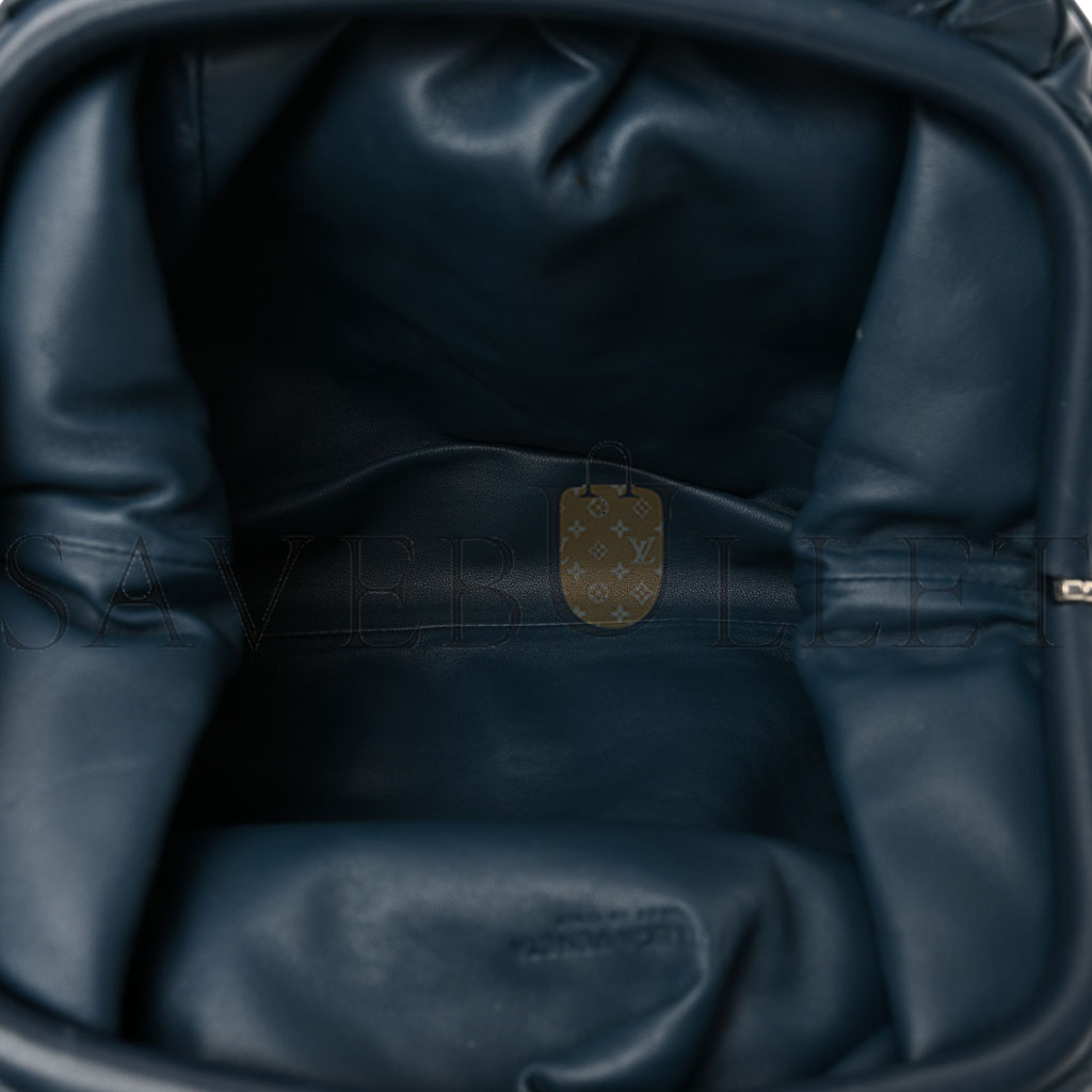 BOTTEGA VENETA NAPPA MAXI INTRECCIATO THE POUCH OVERSIZED CLUTCH DEEP BLUE 1313552 (37*22*8) BOTTEGA VENETA NAPPA MAXI INTRECCIATO THE POUCH OVERSIZED CLUTCH DEEP BLUE 1313552 (37*22*8)