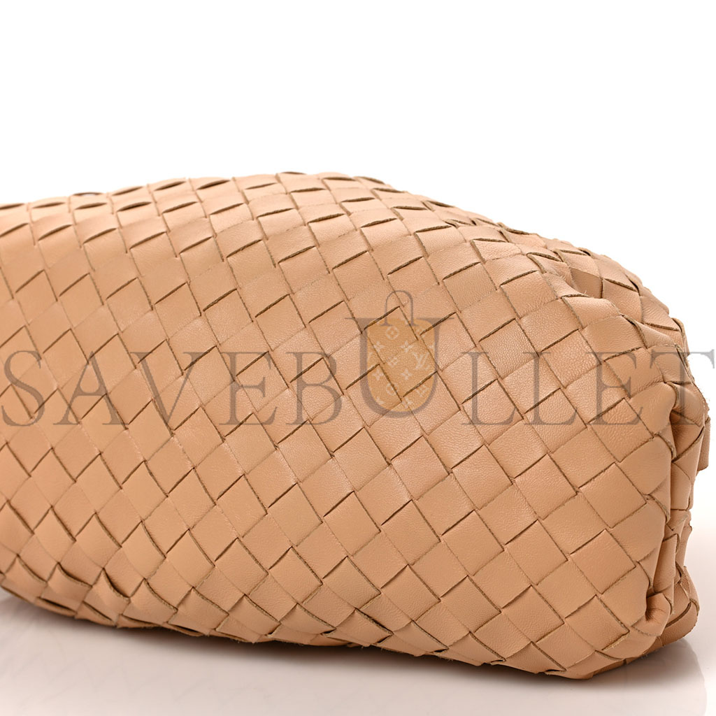 BOTTEGA VENETA NAPPA MAXI INTRECCIATO THE POUCH OVERSIZED CLUTCH ALMOND (38*22*8cm) BOTTEGA VENETA NAPPA MAXI INTRECCIATO THE POUCH OVERSIZED CLUTCH ALMOND (38*22*8cm)