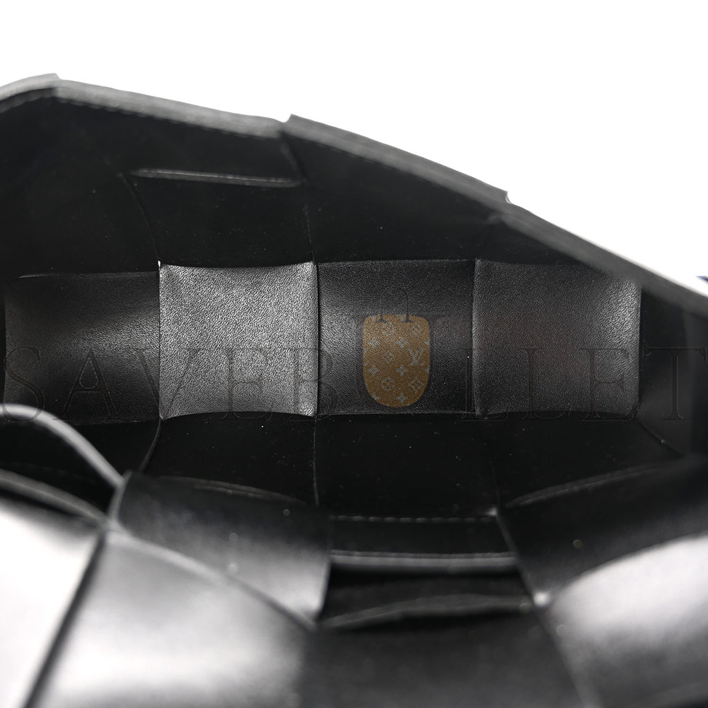 BOTTEGA VENETA NAPPA MAXI INTRECCIO THE BELT CASSETTE BAG BLACK (18*10*5cm) BOTTEGA VENETA NAPPA MAXI INTRECCIO THE BELT CASSETTE BAG BLACK (18*10*5cm)